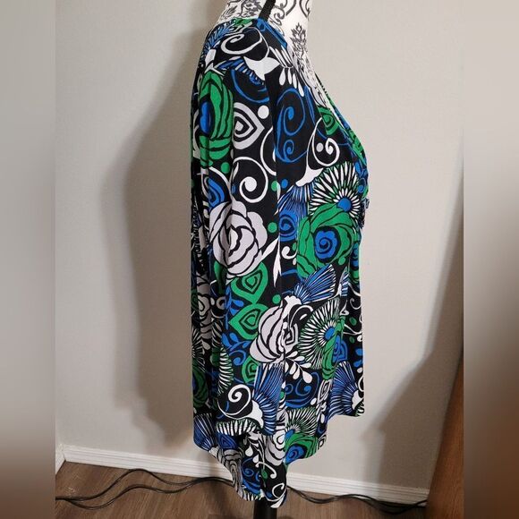 East 5th rose Floral design 3X top - Picture 2 of 6